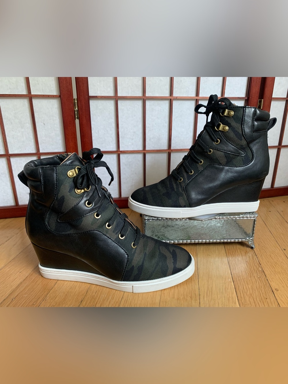 EUC PAOLO Black Leather + Green/Black Camouflage Lace-Up Side-Zip Wedge Boots 8M